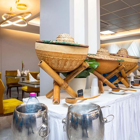 Oak Plaza Hotels East Airport Аккра Екстер'єр фото