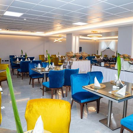 Oak Plaza Hotels East Airport Аккра Екстер'єр фото