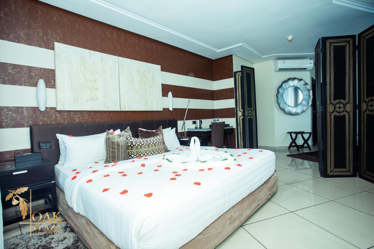 Oak Plaza Hotels East Airport Аккра Екстер'єр фото