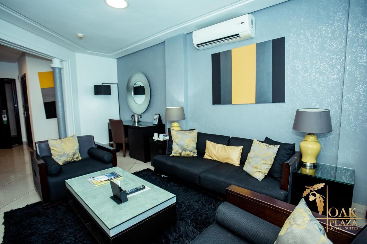 Oak Plaza Hotels East Airport Аккра Екстер'єр фото
