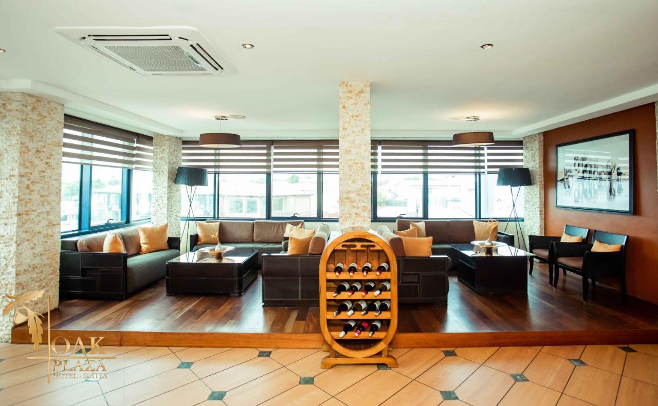 Oak Plaza Hotels East Airport Аккра Екстер'єр фото