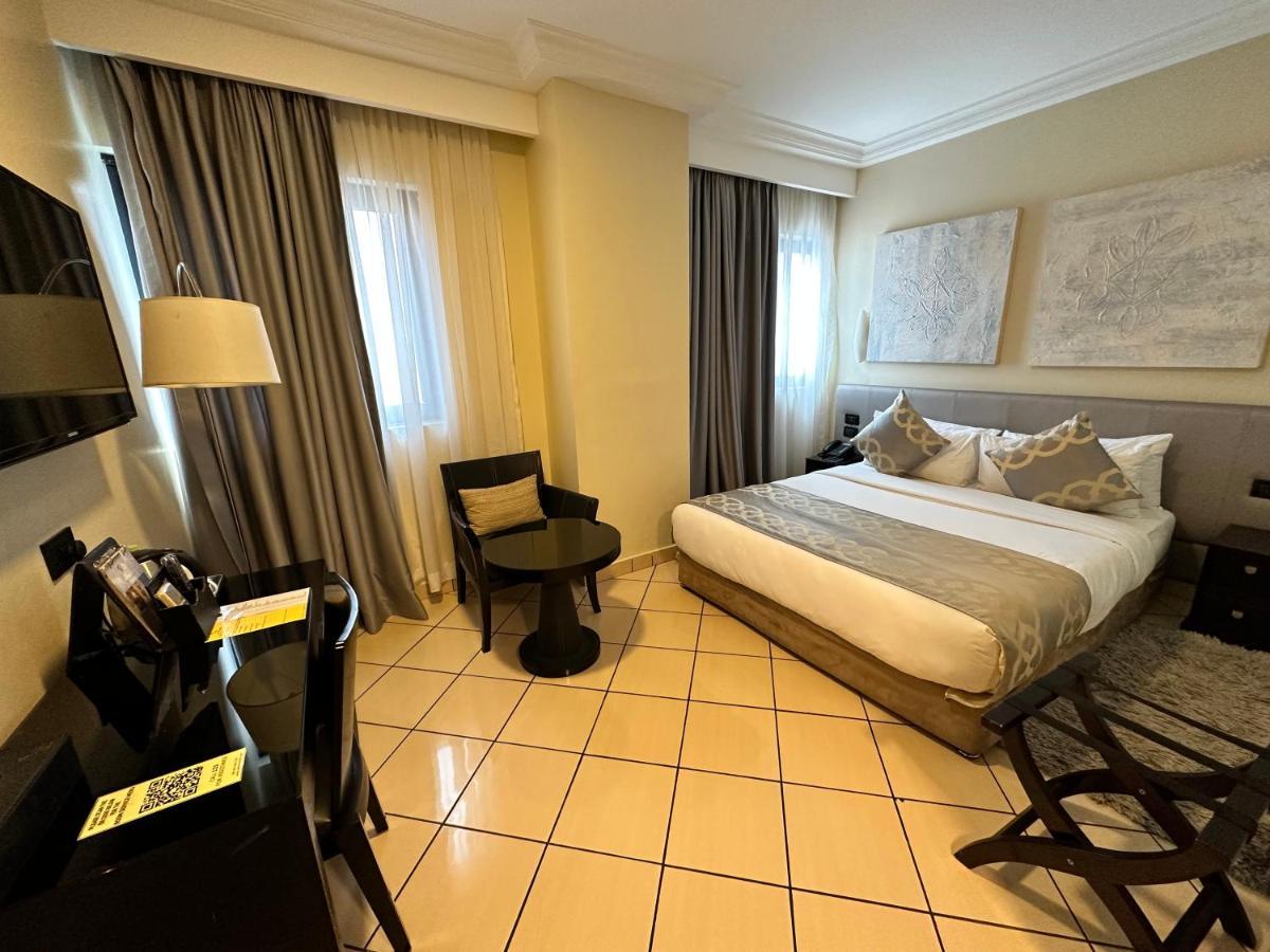 Oak Plaza Hotels East Airport Аккра Екстер'єр фото