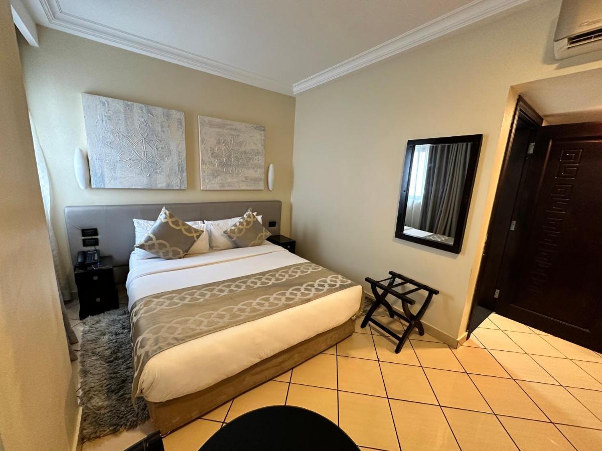 Oak Plaza Hotels East Airport Аккра Екстер'єр фото