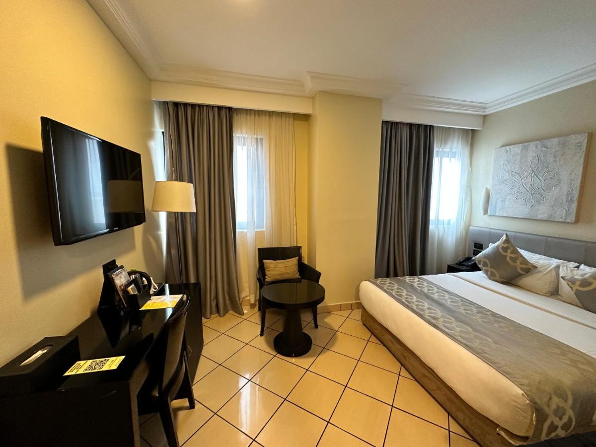 Oak Plaza Hotels East Airport Аккра Екстер'єр фото