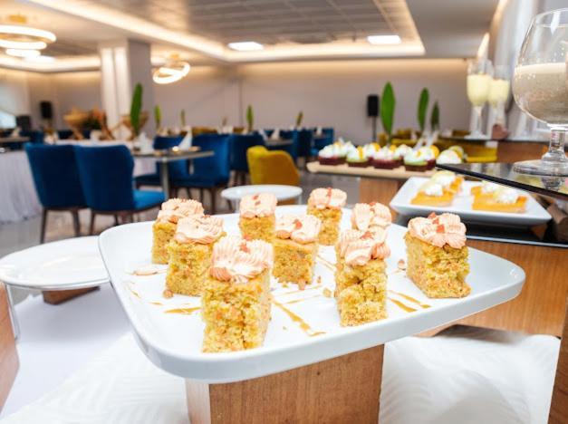 Oak Plaza Hotels East Airport Аккра Екстер'єр фото