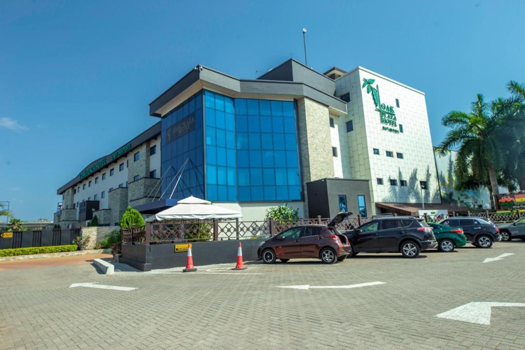 Oak Plaza Hotels East Airport Аккра Екстер'єр фото