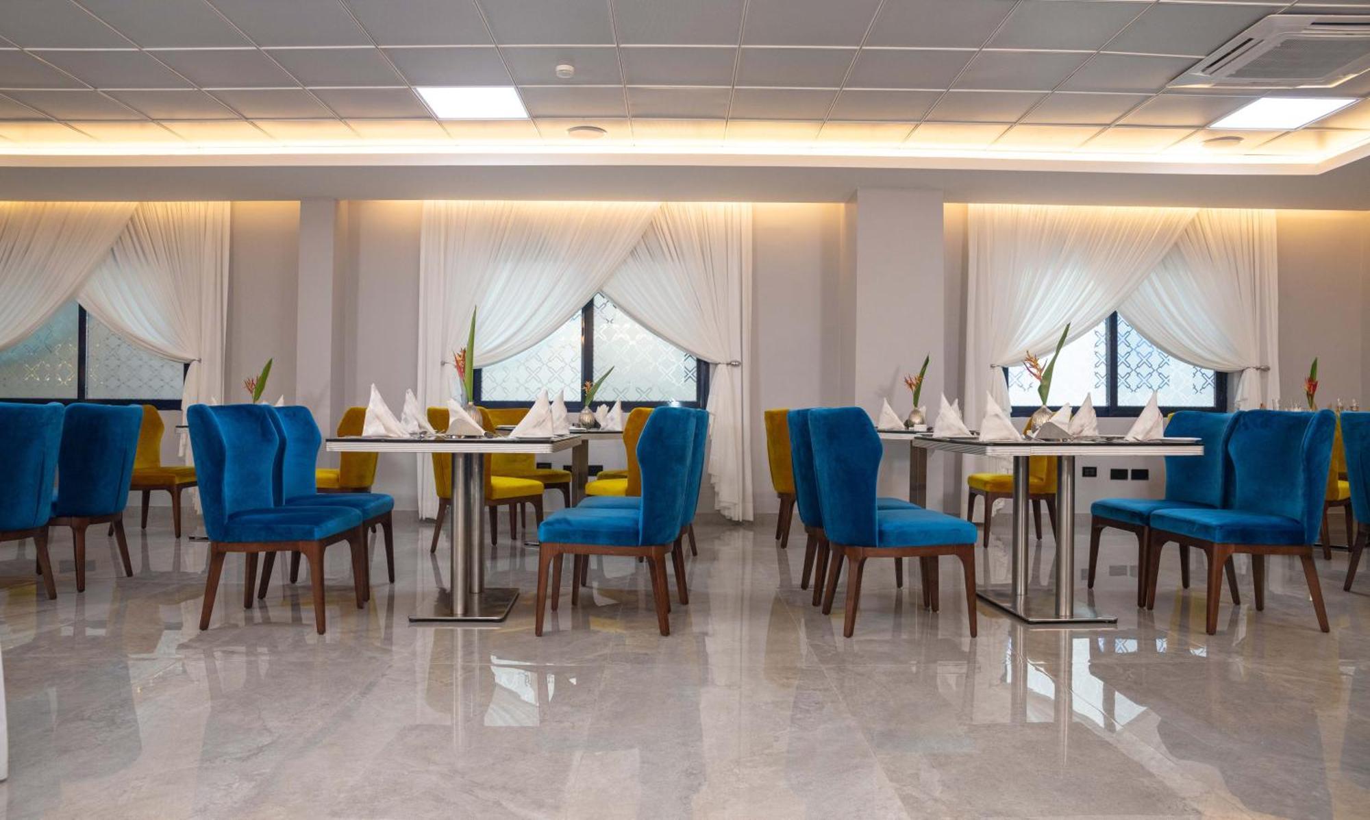 Oak Plaza Hotels East Airport Аккра Екстер'єр фото