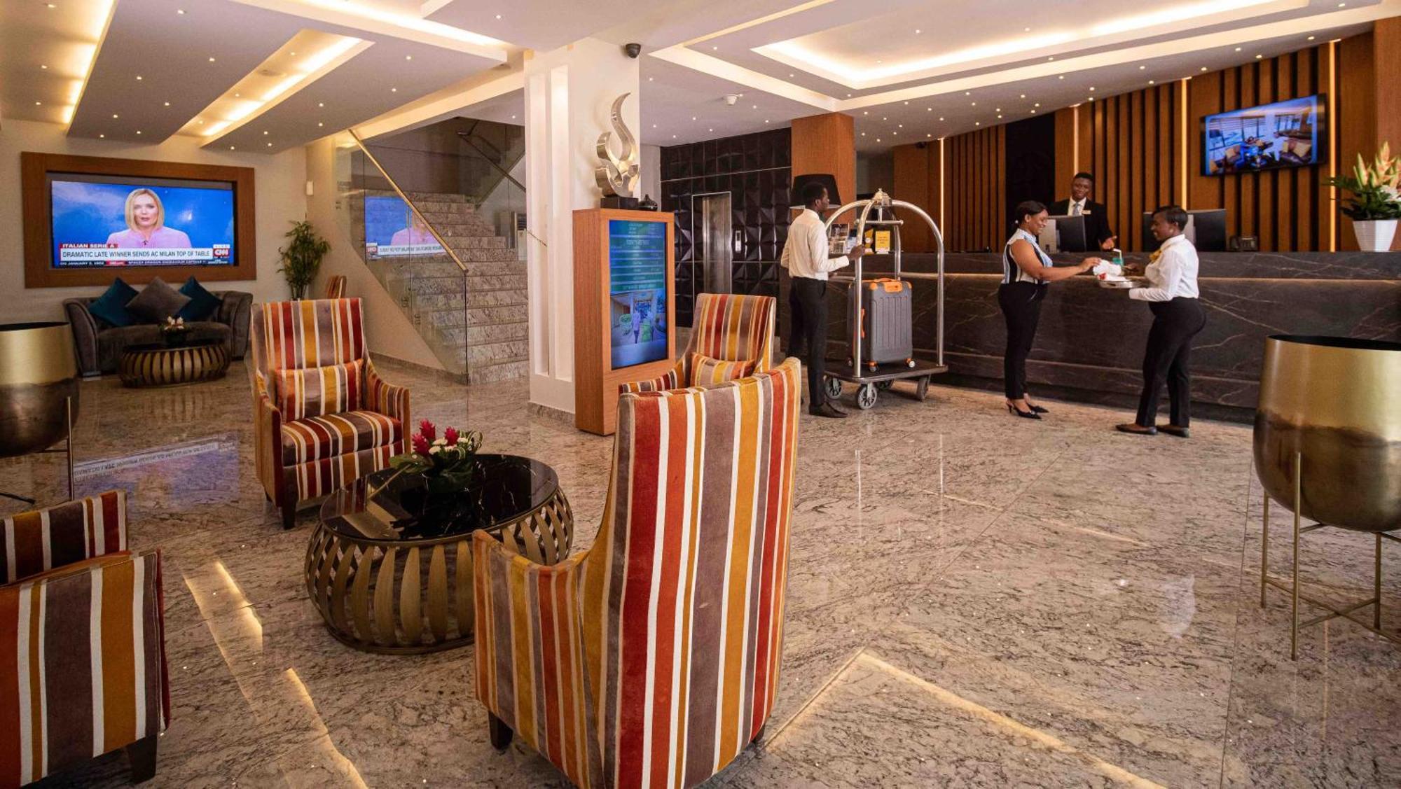 Oak Plaza Hotels East Airport Аккра Екстер'єр фото
