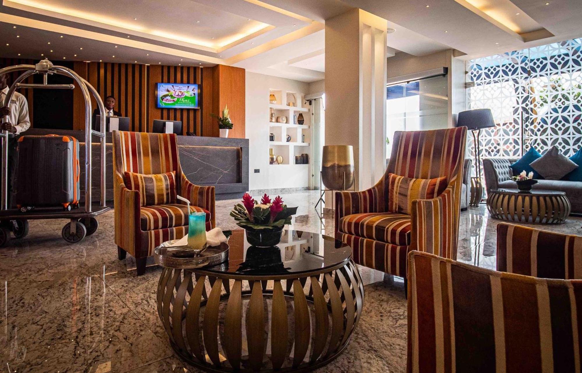 Oak Plaza Hotels East Airport Аккра Екстер'єр фото