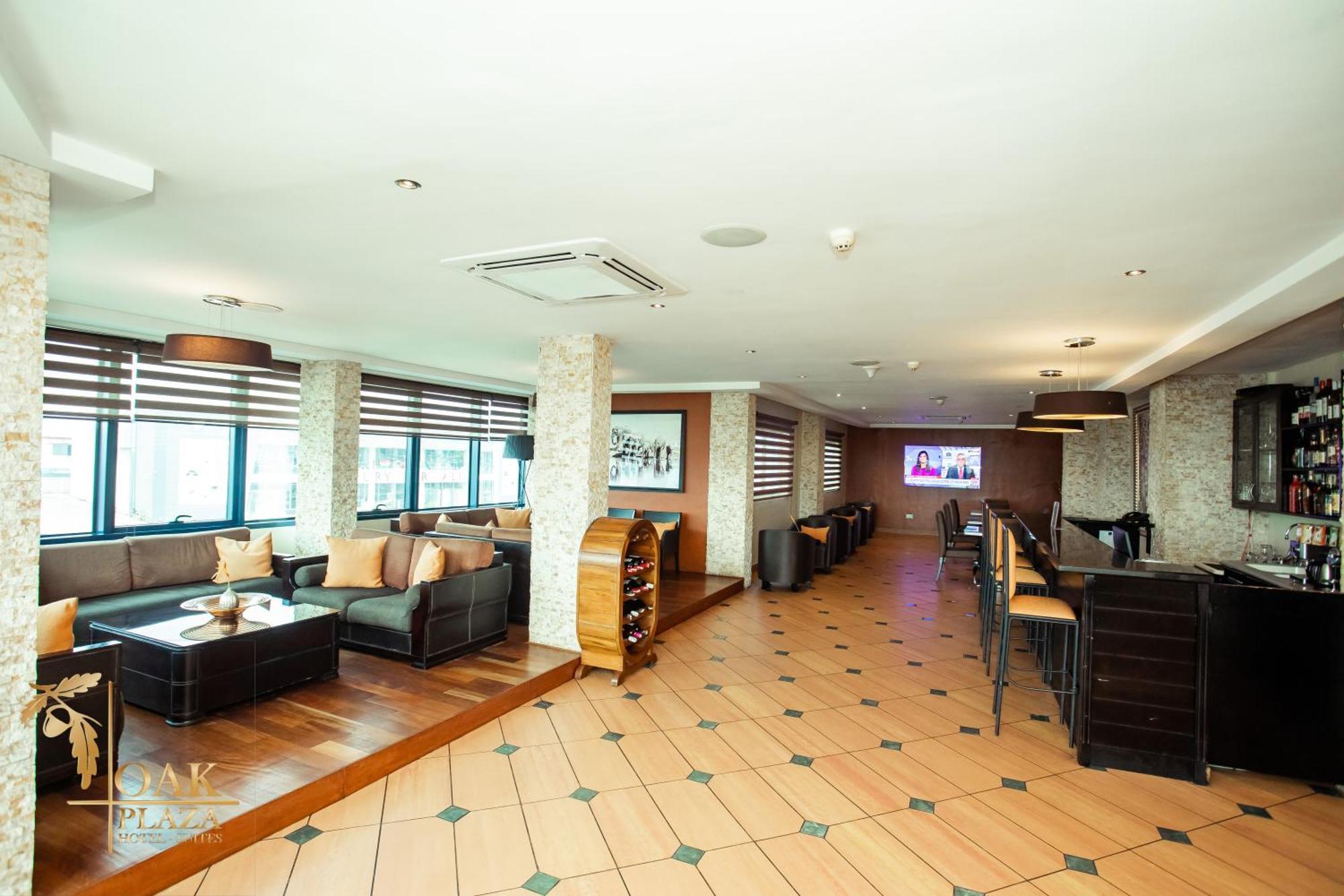Oak Plaza Hotels East Airport Аккра Екстер'єр фото