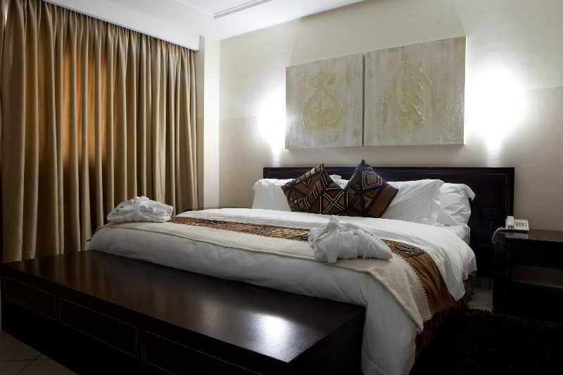 Oak Plaza Hotels East Airport Аккра Екстер'єр фото
