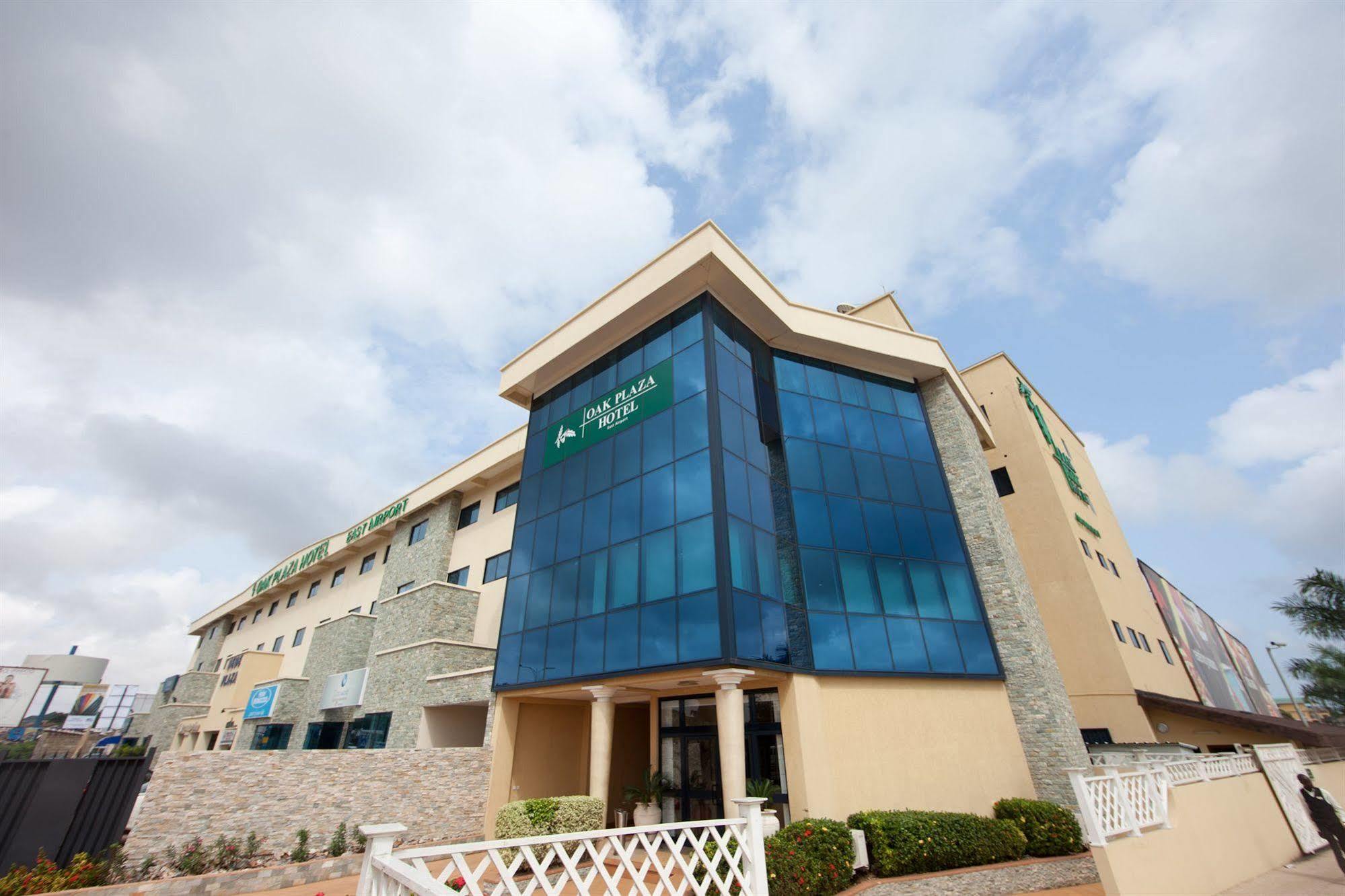 Oak Plaza Hotels East Airport Аккра Екстер'єр фото