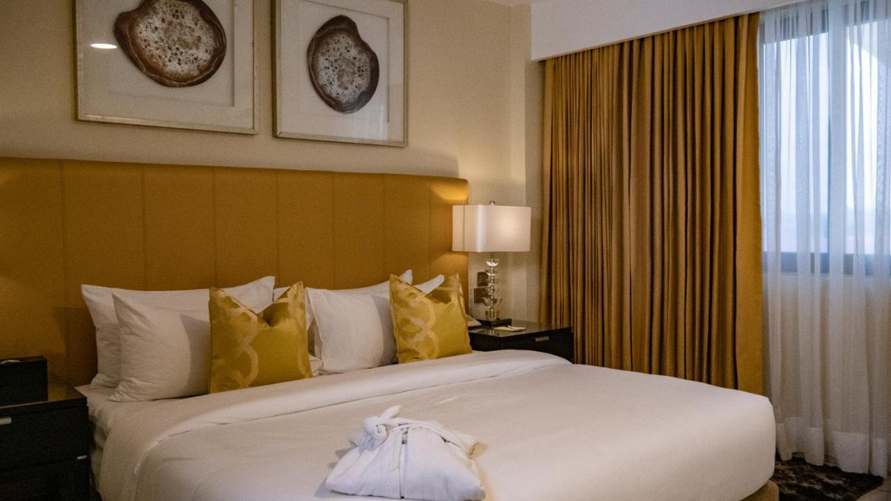 Oak Plaza Hotels East Airport Аккра Екстер'єр фото