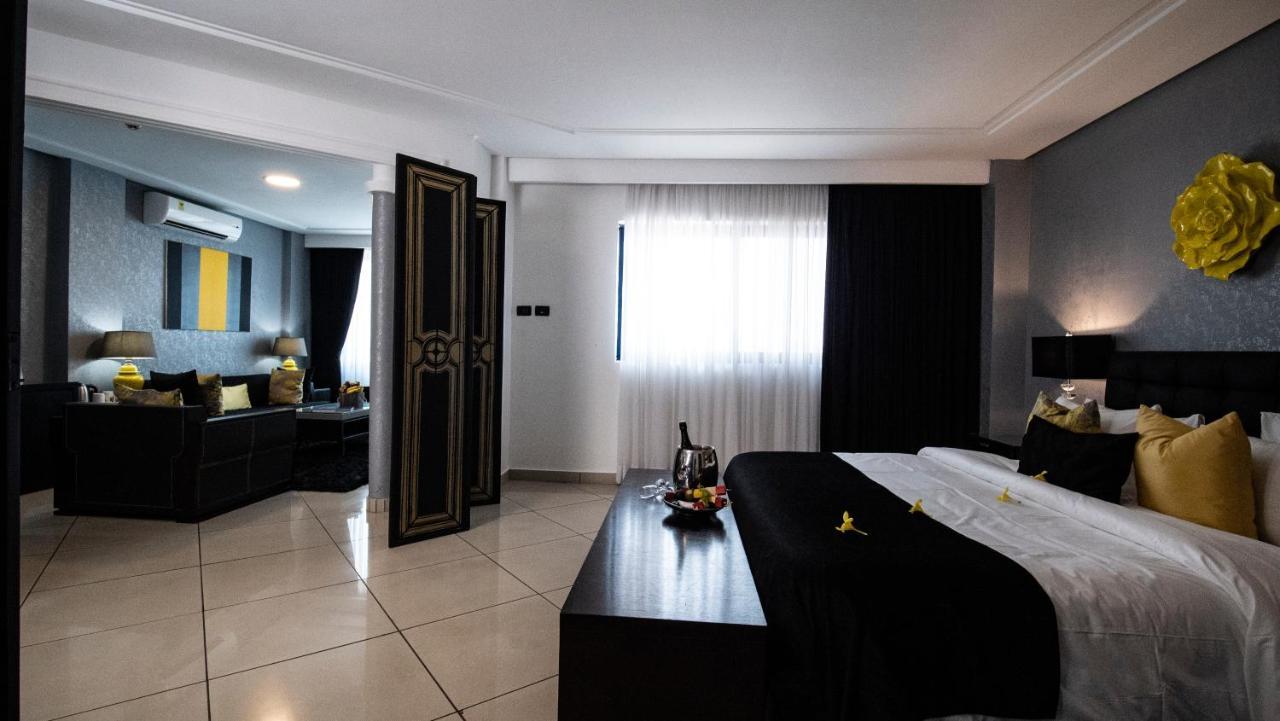 Oak Plaza Hotels East Airport Аккра Екстер'єр фото