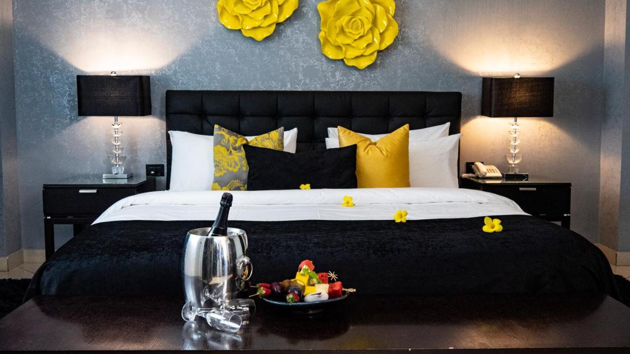 Oak Plaza Hotels East Airport Аккра Екстер'єр фото