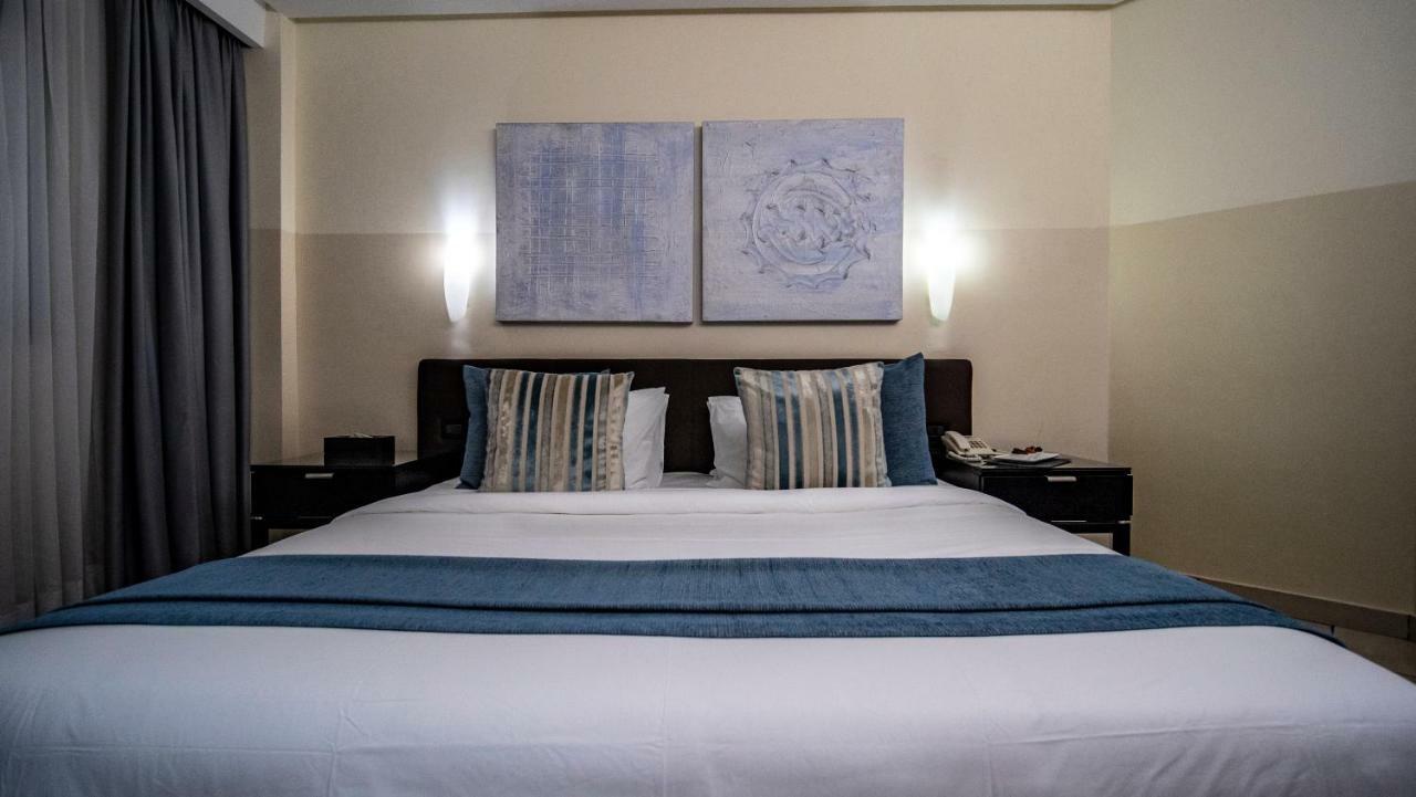 Oak Plaza Hotels East Airport Аккра Екстер'єр фото