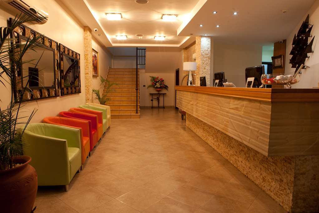 Oak Plaza Hotels East Airport Аккра Інтер'єр фото